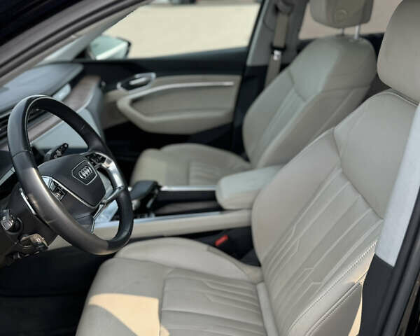 Черный Ауди E-Tron, объемом двигателя 0 л и пробегом 72 тыс. км за 33000 $, фото 17 на Automoto.ua