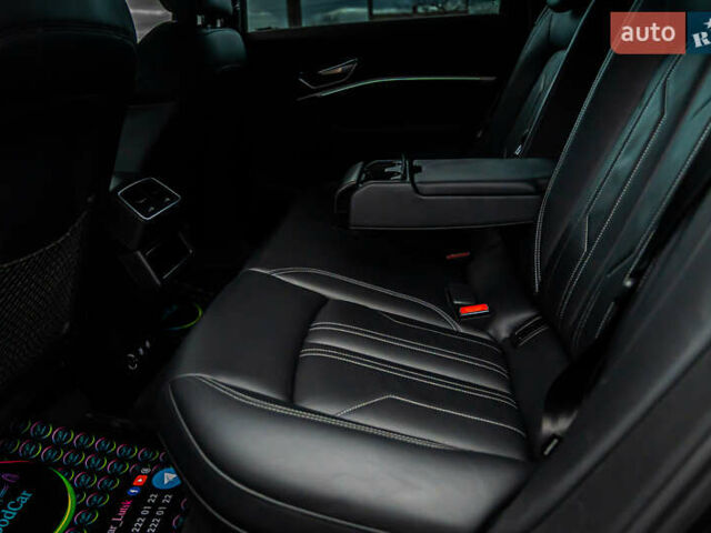 Чорний Ауді E-Tron, об'ємом двигуна 0 л та пробігом 100 тис. км за 31400 $, фото 69 на Automoto.ua