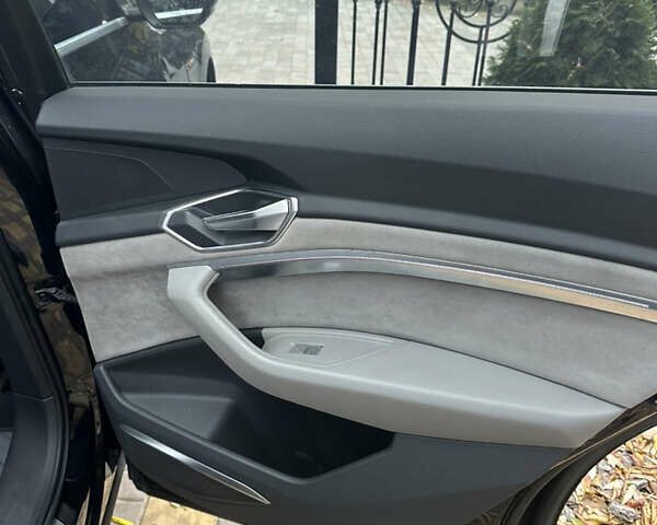 Ауді E-Tron 2019 у Ирпене на Automoto.ua Чорний Ауді E-Tron, об'ємом двигуна 0 л та пробігом 71 тис. км за 38300 $, фото 14 на Automoto.ua