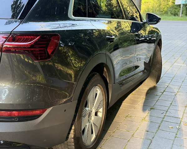 Чорний Ауді E-Tron, об'ємом двигуна 0 л та пробігом 125 тис. км за 28000 $, фото 22 на Automoto.ua