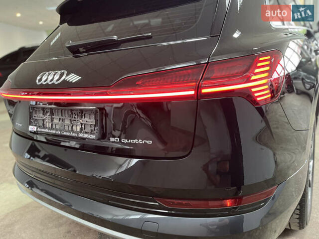 Чорний Ауді E-Tron, об'ємом двигуна 0 л та пробігом 66 тис. км за 27800 $, фото 12 на Automoto.ua