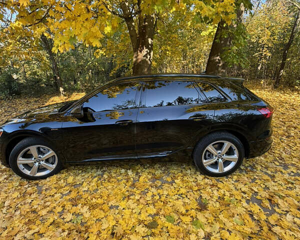 Чорний Ауді E-Tron, об'ємом двигуна 0 л та пробігом 85 тис. км за 34000 $, фото 3 на Automoto.ua