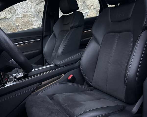 Черный Ауди E-Tron, объемом двигателя 0 л и пробегом 109 тыс. км за 28700 $, фото 31 на Automoto.ua