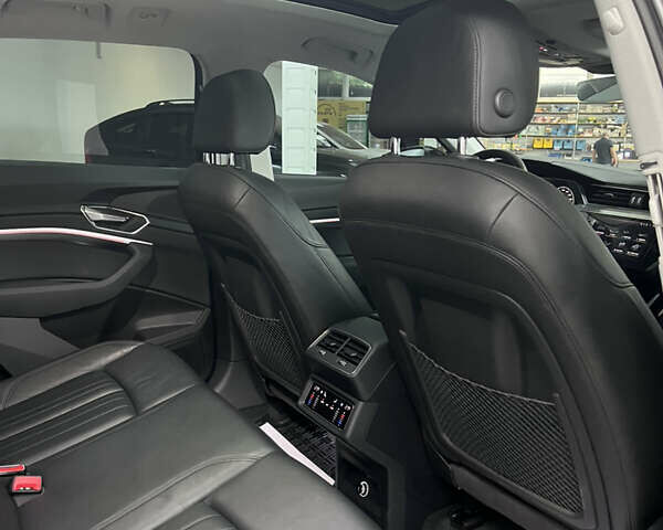 Чорний Ауді E-Tron, об'ємом двигуна 0 л та пробігом 66 тис. км за 27800 $, фото 32 на Automoto.ua