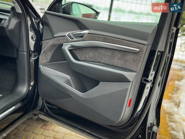 Чорний Ауді E-Tron, об'ємом двигуна 0 л та пробігом 140 тис. км за 26000 $, фото 59 на Automoto.ua