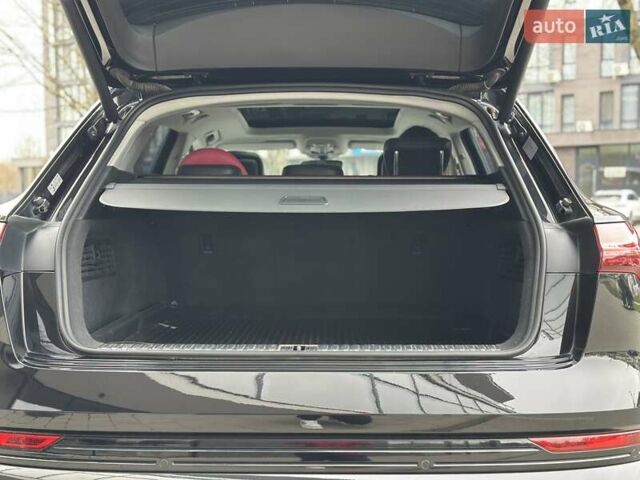 Черный Ауди E-Tron, объемом двигателя 0 л и пробегом 85 тыс. км за 31500 $, фото 69 на Automoto.ua