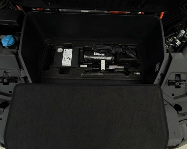 Чорний Ауді E-Tron, об'ємом двигуна 0 л та пробігом 162 тис. км за 28500 $, фото 40 на Automoto.ua