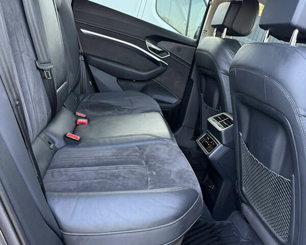 Черный Ауди E-Tron, объемом двигателя 0 л и пробегом 77 тыс. км за 30900 $, фото 46 на Automoto.ua