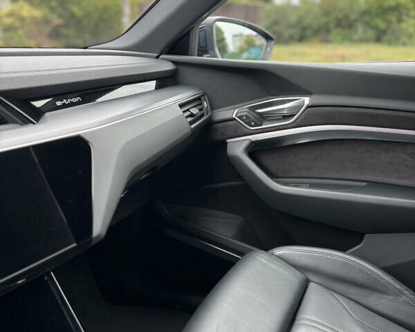 Черный Ауди E-Tron, объемом двигателя 0 л и пробегом 151 тыс. км за 27700 $, фото 17 на Automoto.ua