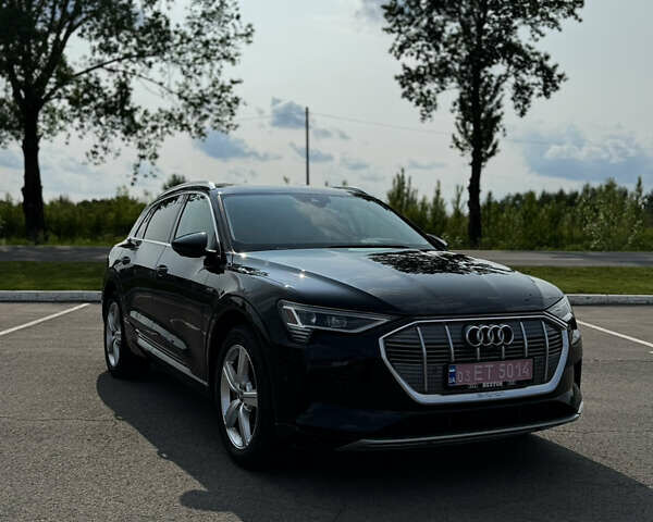 Черный Ауди E-Tron, объемом двигателя 0 л и пробегом 72 тыс. км за 33000 $, фото 2 на Automoto.ua