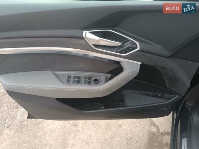 Черный Ауди E-Tron, объемом двигателя 0 л и пробегом 167 тыс. км за 32450 $, фото 3 на Automoto.ua
