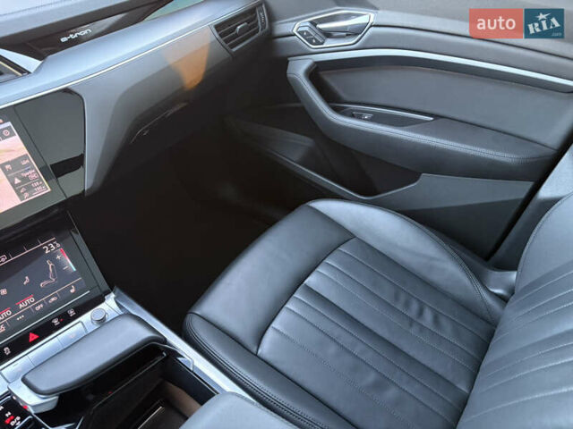 Черный Ауди E-Tron, объемом двигателя 0 л и пробегом 88 тыс. км за 28000 $, фото 7 на Automoto.ua