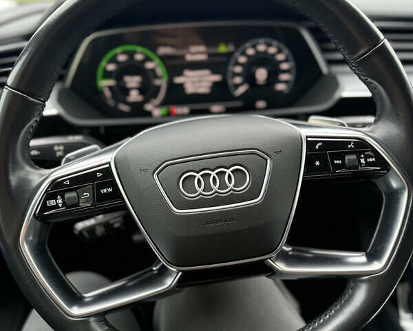 Чорний Ауді E-Tron, об'ємом двигуна 0 л та пробігом 142 тис. км за 23500 $, фото 18 на Automoto.ua