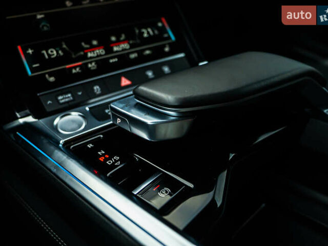 Чорний Ауді E-Tron, об'ємом двигуна 0 л та пробігом 100 тис. км за 31400 $, фото 80 на Automoto.ua