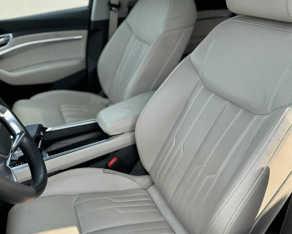 Черный Ауди E-Tron, объемом двигателя 0 л и пробегом 72 тыс. км за 33000 $, фото 16 на Automoto.ua