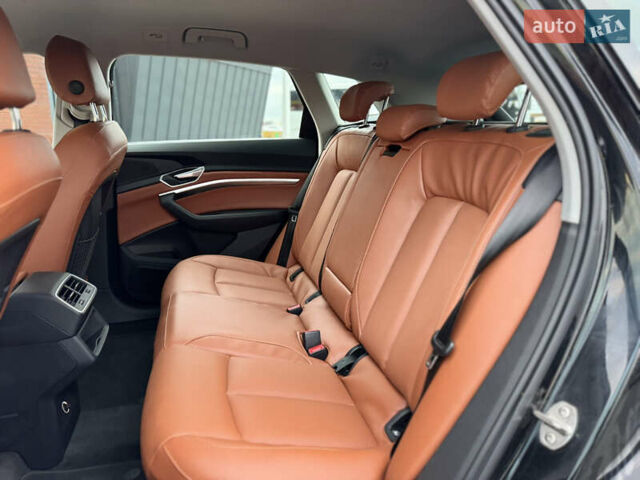 Ауді E-Tron 2019 у Рівному на Automoto.ua Чорний Ауді E-Tron, об'ємом двигуна 0 л та пробігом 220 тис. км за 23500 $, фото 34 на Automoto.ua