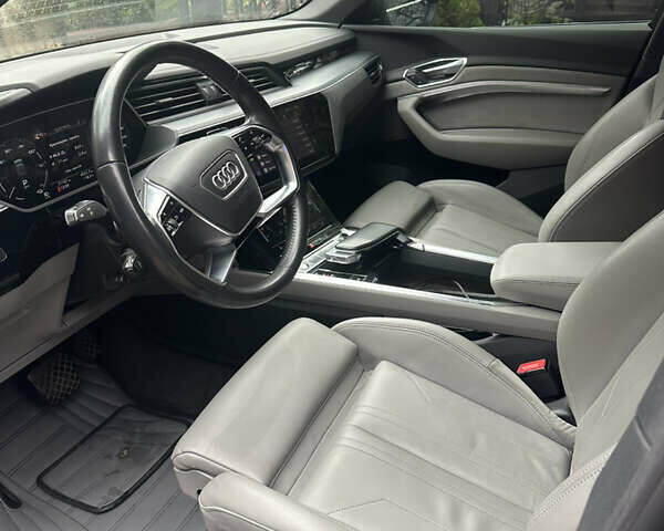 Ауді E-Tron 2019 у Ирпене на Automoto.ua Чорний Ауді E-Tron, об'ємом двигуна 0 л та пробігом 71 тис. км за 38300 $, фото 8 на Automoto.ua