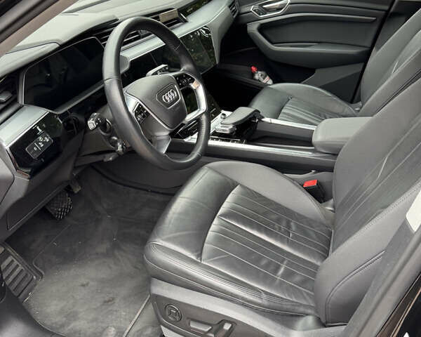 Чорний Ауді E-Tron, об'ємом двигуна 0 л та пробігом 211 тис. км за 20500 $, фото 13 на Automoto.ua