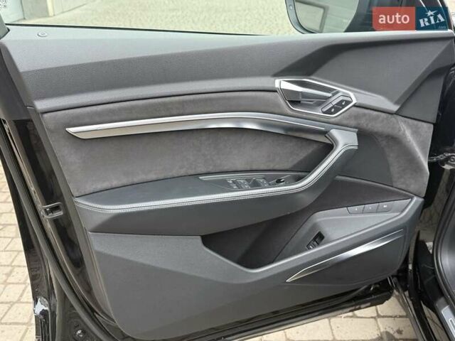 Чорний Ауді E-Tron, об'ємом двигуна 0 л та пробігом 76 тис. км за 31000 $, фото 26 на Automoto.ua