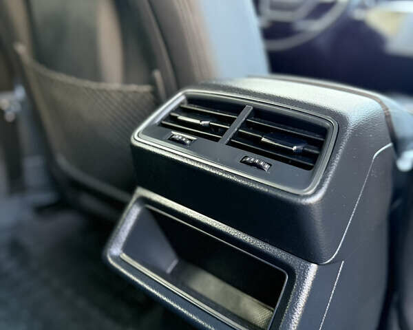 Чорний Ауді E-Tron, об'ємом двигуна 0 л та пробігом 125 тис. км за 28000 $, фото 50 на Automoto.ua
