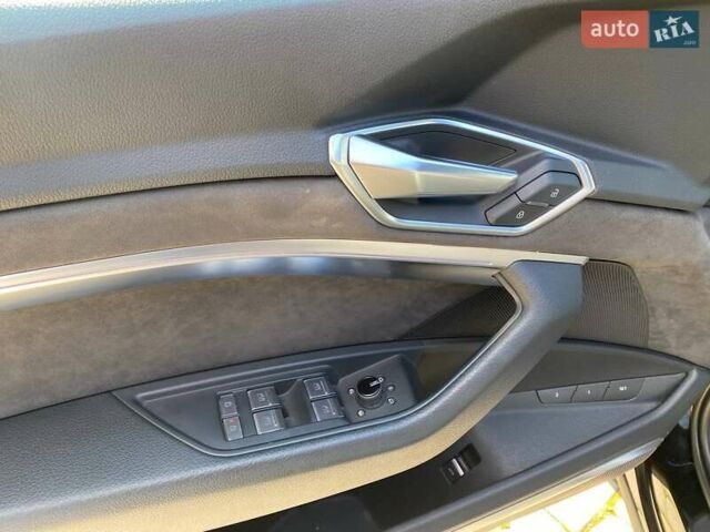 Черный Ауди E-Tron, объемом двигателя 0 л и пробегом 81 тыс. км за 34950 $, фото 13 на Automoto.ua