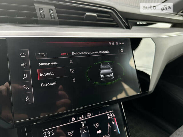Черный Ауди E-Tron, объемом двигателя 0 л и пробегом 66 тыс. км за 35800 $, фото 62 на Automoto.ua