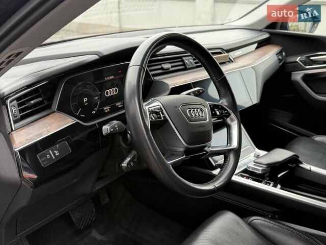 Чорний Ауді E-Tron, об'ємом двигуна 0 л та пробігом 76 тис. км за 31000 $, фото 28 на Automoto.ua