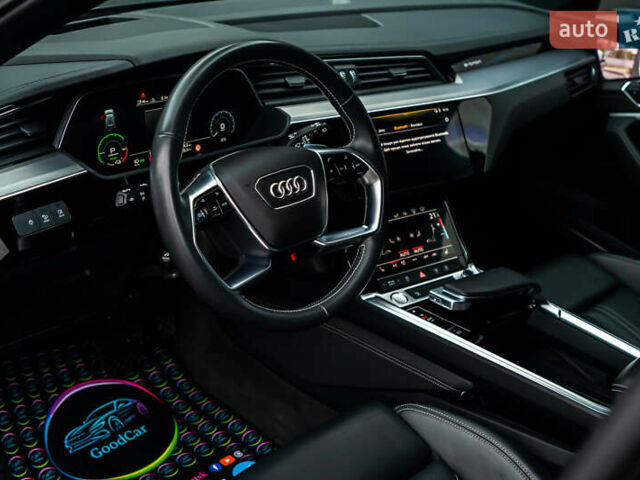 Чорний Ауді E-Tron, об'ємом двигуна 0 л та пробігом 100 тис. км за 31400 $, фото 49 на Automoto.ua