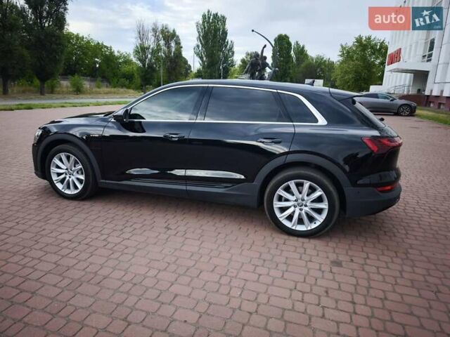 Черный Ауди E-Tron, объемом двигателя 0 л и пробегом 122 тыс. км за 29000 $, фото 3 на Automoto.ua
