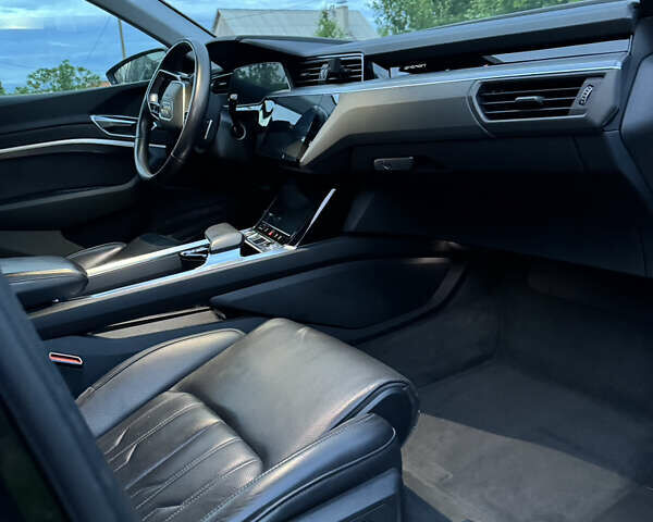 Чорний Ауді E-Tron, об'ємом двигуна 0 л та пробігом 95 тис. км за 32500 $, фото 16 на Automoto.ua