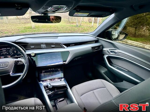 Черный Ауди E-Tron, объемом двигателя 0 л и пробегом 180 тыс. км за 25000 $, фото 12 на Automoto.ua