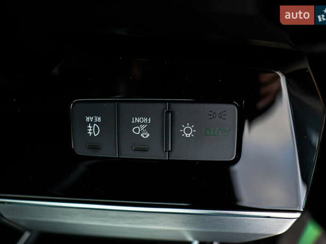 Чорний Ауді E-Tron, об'ємом двигуна 0 л та пробігом 100 тис. км за 31400 $, фото 83 на Automoto.ua