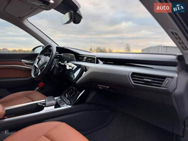 Ауді E-Tron 2019 у Рівному на Automoto.ua Чорний Ауді E-Tron, об'ємом двигуна 0 л та пробігом 220 тис. км за 23500 $, фото 23 на Automoto.ua