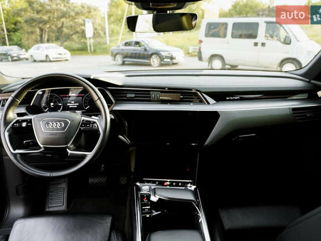 Черный Ауди E-Tron, объемом двигателя 0 л и пробегом 50 тыс. км за 31900 $, фото 21 на Automoto.ua