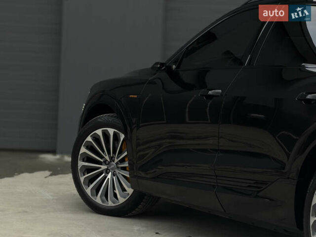 Чорний Ауді E-Tron, об'ємом двигуна 0 л та пробігом 162 тис. км за 28500 $, фото 18 на Automoto.ua