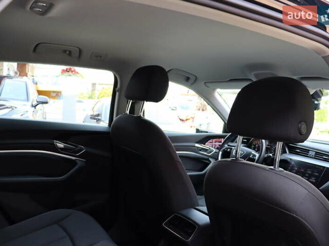 Чорний Ауді E-Tron, об'ємом двигуна 0 л та пробігом 86 тис. км за 29800 $, фото 46 на Automoto.ua