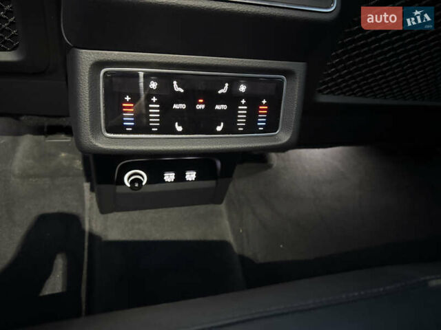 Чорний Ауді E-Tron, об'ємом двигуна 0 л та пробігом 95 тис. км за 32500 $, фото 8 на Automoto.ua