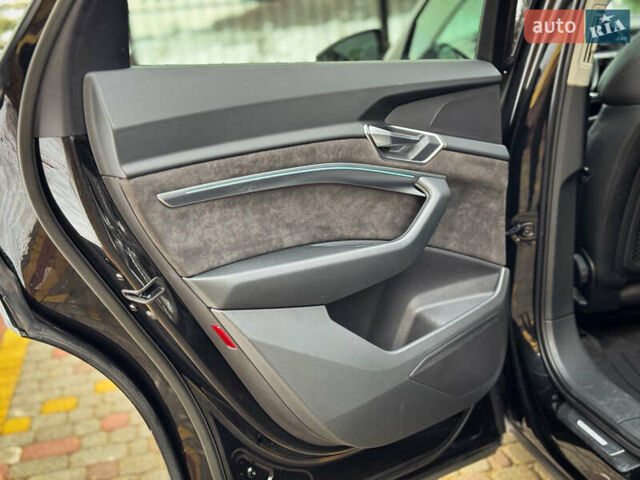 Чорний Ауді E-Tron, об'ємом двигуна 0 л та пробігом 140 тис. км за 26000 $, фото 75 на Automoto.ua