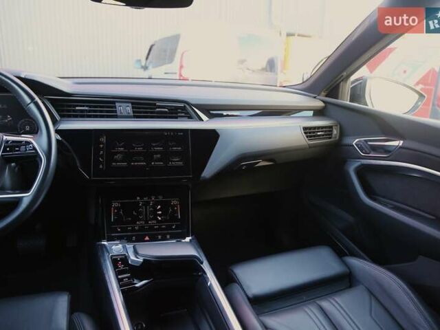 Черный Ауди E-Tron, объемом двигателя 0 л и пробегом 140 тыс. км за 31900 $, фото 14 на Automoto.ua