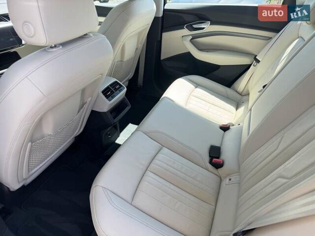 Черный Ауди E-Tron, объемом двигателя 0 л и пробегом 196 тыс. км за 23990 $, фото 11 на Automoto.ua