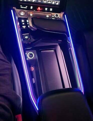 Чорний Ауді E-Tron, об'ємом двигуна 0 л та пробігом 70 тис. км за 30000 $, фото 4 на Automoto.ua