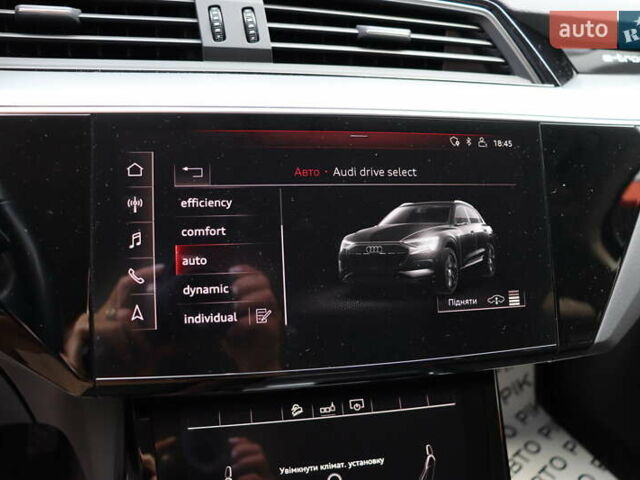 Чорний Ауді E-Tron, об'ємом двигуна 0 л та пробігом 86 тис. км за 29800 $, фото 33 на Automoto.ua