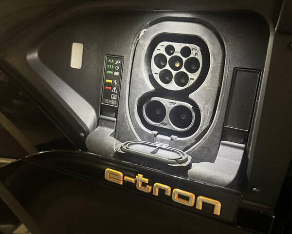 Черный Ауди E-Tron, объемом двигателя 0 л и пробегом 140 тыс. км за 31900 $, фото 3 на Automoto.ua