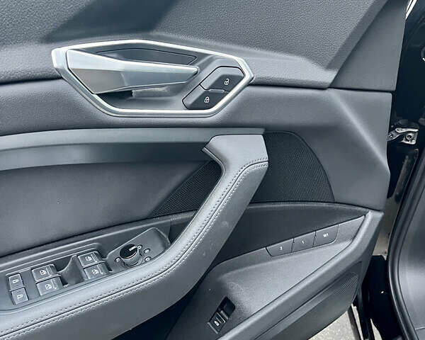 Чорний Ауді E-Tron, об'ємом двигуна 0 л та пробігом 204 тис. км за 21900 $, фото 19 на Automoto.ua