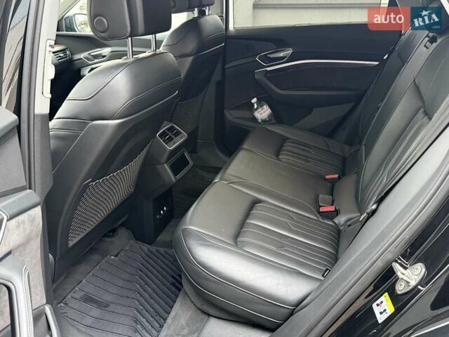 Чорний Ауді E-Tron, об'ємом двигуна 0 л та пробігом 76 тис. км за 31000 $, фото 29 на Automoto.ua