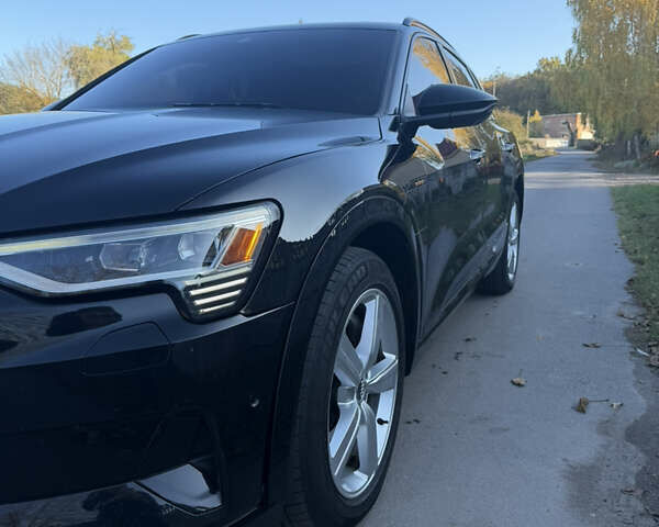 Чорний Ауді E-Tron, об'ємом двигуна 0 л та пробігом 85 тис. км за 34000 $, фото 1 на Automoto.ua