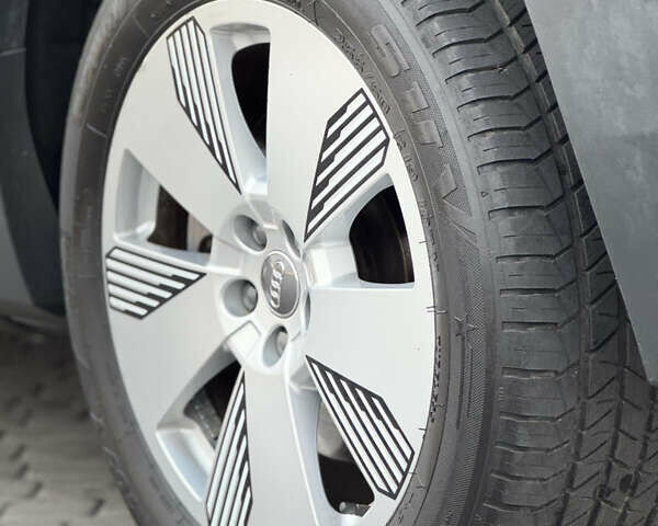 Ауді E-Tron 2019 у Рівному на Automoto.ua Чорний Ауді E-Tron, об'ємом двигуна 0 л та пробігом 220 тис. км за 23500 $, фото 18 на Automoto.ua