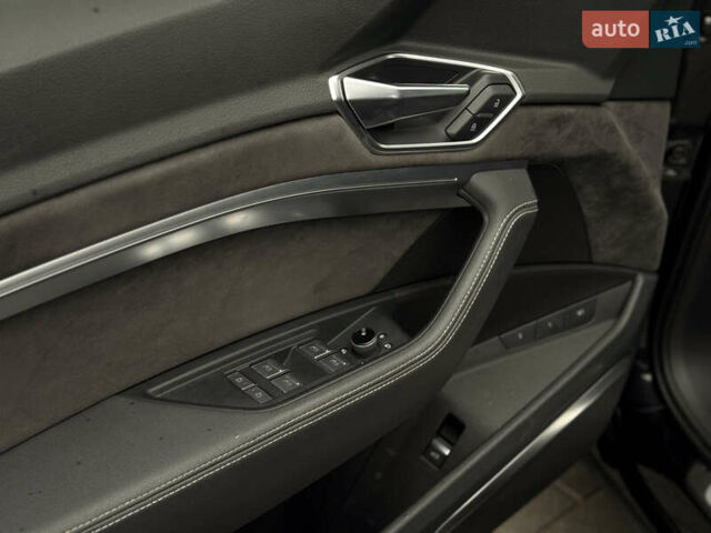 Черный Ауди E-Tron, объемом двигателя 0 л и пробегом 71 тыс. км за 34300 $, фото 10 на Automoto.ua