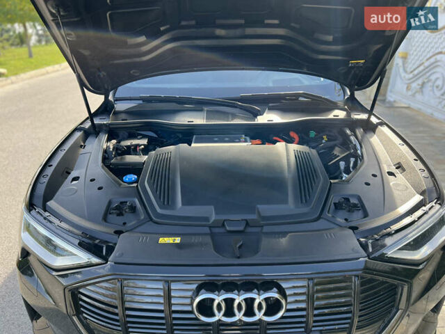 Ауді E-Tron 2019 у Тернополі на Automoto.ua Чорний Ауді E-Tron, об'ємом двигуна 0 л та пробігом 120 тис. км за 37000 $, фото 23 на Automoto.ua