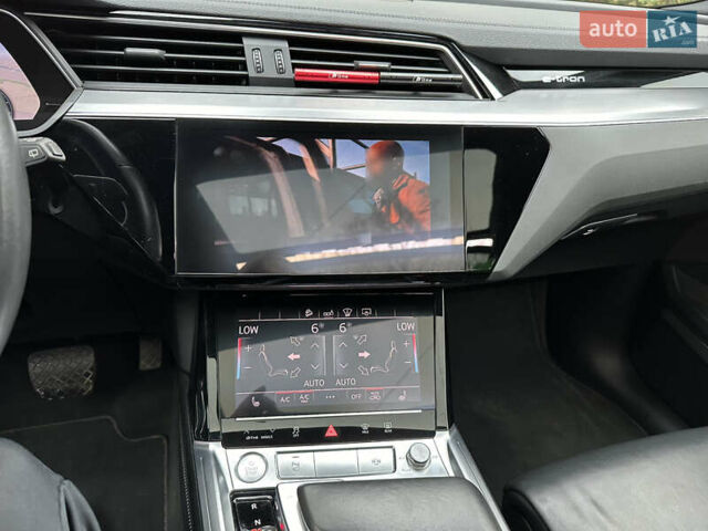 Черный Ауди E-Tron, объемом двигателя 0 л и пробегом 142 тыс. км за 36500 $, фото 17 на Automoto.ua